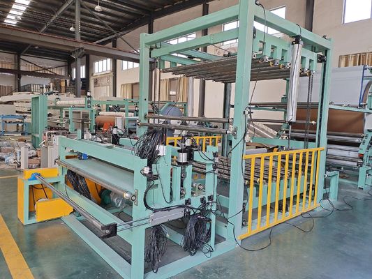 Wasserbasierte Klebstofflaminiermaschine für die Teppichproduktion in einer Produktionsstätte