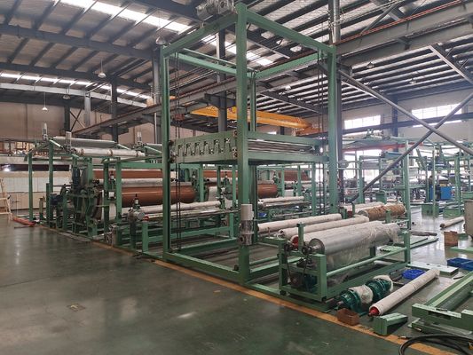 Wasserbasierte Klebstofflaminiermaschine für die Teppichproduktion in einer Produktionsstätte